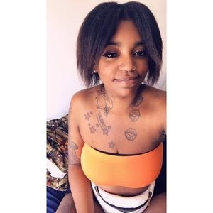 Meet your Posher, Esha